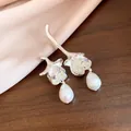 Detailed close-up view of vintage flower earrings with elegant natural freshwater pearls - Flower Pendant Style (HE33522) / Silver