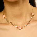 Collier élégant en or avec trèfle rose et pendentifs étoiles sur modèle, bijou chic - Collier (12411) / Périmètre 38+5cm / Or (Fleur Rose)