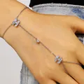 Bracelet de main élégant de couleur argentée avec zircons et chaîne en Y réglable. - Grappe de Fleurs Pierre Marquise (05 Finition Argent)