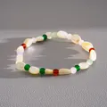 Vista dettagliata di un bracciale colorato con perline di acrilico e conchiglia, stile pop. - Piccolo / Bianco Multicolore