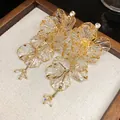 Eleganti orecchini vintage a petali di fiori con bordi dorati e nappe di cristallo - Stile nappa floreale / Oro-Bianco