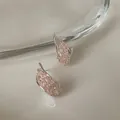 Macro di orecchini a perno in argento ritorti con dettaglio in cristallo rosa frantumato - Argento, Rosa