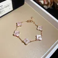 Bracelet élégant en or rose avec des breloques fleurs en nacre rose et centres en zircon - Cinq Fleurs de Pétales en Nacre Rose (54#) / Rose (54#)