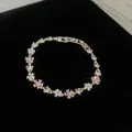 Bracelet argenté de style français avec fleurs en zircone rose et perles blanches - Fleur de Perle Artificielle et Losange Rose (56#) / Argent-Rose (56#)