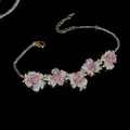 Élégant bracelet français avec fleurs en zircon rose et chaîne à maillons dorés - Pétales de Cœur en Gemme Rose Rectangulaire (58#) / Argent-Rose (58#)