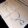 Macro della collana con ciondoli a forma di cane e osso con dettagli in zircone. - Ciondolo Testa di Cane e Osso / Blu