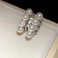 Macro di orecchini retrò francesi con perle bianche e cristalli in una confezione - Argento