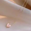 Elegante Goldhalskette mit einem rosa marmorierten herzförmigen Anhänger für Damen - Gold Halskette / Rosa