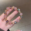 Detailansicht eines bunten Perlenarmbands mit rosa Erdbeerkristall und Glaskristallen - Erdbeerquarz-Stil Perlen (19#) / Rosa