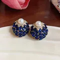Orecchini vintage in stile palazzo con pietre blu cabochon e centro di perle - Blu scuro