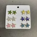 Set di sei paia di orecchini a lobo a forma di stella in smalto colorato con ago d'argento - Stella Marina a Rilievo (Set da 12 Pezzi) / Set da 12 pezzi / Multicolore Texturizzato (Verde Grigio Rosa Giallo Viola Ciano)