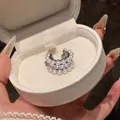 Elegante clip per orecchio di lusso con perle e zirconi in una scatola portagioie bianca - Clip per osso dell'orecchio (Singolo) / Argento