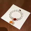 Inquadratura dettagliata di un bracciale minimalista in perline di occhio di gatto - Stile 4 (HB5488)