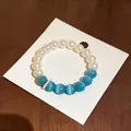Elegante bracciale coreano con perle e pietra occhio di gatto in blu oceano e bianco - Stile 3 (HB5488)