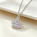 Dettaglio del pendente a cigno con cristalli marquise rosa e bianchi su catena argento - Collana Con Cigno Rosa Argento E Bianco