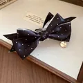 Elegante fermaglio per capelli con fiocco a pois neri e bianchi e ciondolo dorato. - 9# Clip a Torsione / Polka Dot Nero