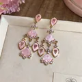 Elegante Vintage-Ohrringe im Palaststil aus rosa Emaille mit glänzenden Zirkonia - Rosa