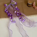 Dettaglio della molletta per capelli mughetto viola con eleganti nastri in organza viola chiaro - Fermagli per capelli a becco d'anatra / Lavanda