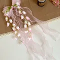 Vista dettagliata del delicato fiocco in organza rosa e del fermaglio per capelli mughetto. - Fermagli per capelli a becco d'anatra / Viola