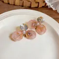 Elegant French design flower earrings with pink petals and baroque pearl details - Flower Style / Pink