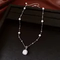 Vista dettagliata dell'elegante collana con zircone quadrato e perle in stile francese - Stile Zirconia Quadrata (1#) / Argento