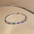 Detailansicht eines bunten Zirkonia-Armbands mit Smaragdschliff und Silberglanz - Silber Mehrfarbig Stil (HB5696)