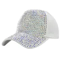 Detailweergave van een witte honkbalpet versierd met sprankelende iriserende strass. - M (56-58cm) / Wit Iriserende Strass