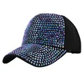 Zijaanzicht van een zwarte baseballpet bedekt met kleurrijke iriserende strassteentjes. - M (56-58cm) / Zwart met kleurrijke strass 2