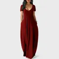 Vue détaillée d'une robe maxi bordeaux à col en V profond et manches courtes avec poches - S / Bordeaux