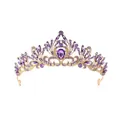 Diadème de mariée doré élégant avec cristaux violets étincelants pour coiffure de mariage. - Style Strass Violet / Or