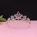Detailansicht der Brauttiara in Roségold mit funkelnden violetten Amethyst-Kristallen - Nr. 2 KC Gold (Violetter Stein)