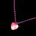 Rosa Perlenkette mit LED leuchtendem Herz für Valentinstag Partys romantisches Geschenk - Rosa Herzförmige Perlenkette