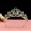 Diadème de mariée en or élégant avec cristaux vert émeraude et strass brillants pour mariages. - Style Strass Blanc + Vert / Or