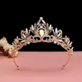 Couronne de mariée élégante avec strass irisés et motifs en spirale dorés complexes - Style Strass Blanc + AB / Or