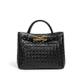 Sac cabas en cuir tressé noir fait main avec décoration élégante en nœud doré. - Noir