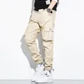Beigefarbene Herren-Cargohose aus Baumwolle mit mehreren Taschen und elastischen Bündchen - M / Cargo-Hose mit Bündchen / Khaki