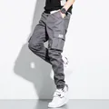 Graue Herren-Cargo-Jogginghose aus reiner Baumwolle mit funktionellen Seitentaschen - M / Cargo-Hose mit Bündchen / Grau