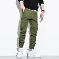 Hochwertige olivgrüne Cargo-Jogginghose für Herren mit Multi-Pocket-Streetwear-Design - M / Cargo-Hose mit Bündchen / Armeegrün