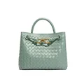 Elegante borsa tote in pelle intrecciata a mano verde salvia con fibbia a fiocco dorata - Verde Canna