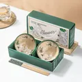 Coffret cadeau élégant comprenant des bols en céramique et des baguettes à motif floral - Fleurs De Camélia Vert Clair 2 Bols 2 Baguettes