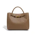 Borsa tote marrone intrecciata a mano con fibbia decorativa a fiocco dorato. - Marrone Pinolo