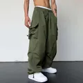 Detailansicht der olivgrünen, schnelltrocknenden Nylon-Cargo-Fallschirmhose mit Gummizug - S / Armeegrün
