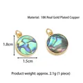 Pendente rotondo in conchiglia di abalone placcato oro 18K, 1,5x1,8 cm, peso 2,1 g. - Stile C geometrico in conchiglia di abalone iridescente - Solo ciondolo (senza catena)
