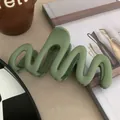 Matter grüner gewellter Haarklammer mit großem Hai-Clip-Design für dickes Haar - Grün