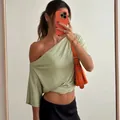 Stilvolles hellgrünes einfarbiges One-Shoulder-T-Shirt mit schmaler Passform für Damen - S / Matcha-Grün