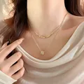 Elegante goudkleurige dubbellaagse ketting met kralen en kristallen hanger detail - Gouden Zirconia Cilinder Dubbellaags Ketting