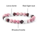 Detalle de pulsera de cuentas con piedra de lava, ojo de tigre rojo y rodocrosita. - Madera + Ojo de Tigre Rojo + Rodocrosita + Piedra de Lava Blanca