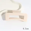 Pince à cheveux carrée beige en acrylique, taille 8,5 cm pour un style élégant. - Pince carrée / 8.5cm / Beige