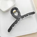 Grande pince à cheveux élégante en acrylique noir avec tissu et perles pour femmes - Enveloppé de Tissu / Noir