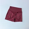 Short de yoga taille haute bordeaux avec poches et design peach lift pour le fitness - Rouge Foncé